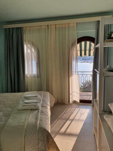 Bed & Breakfast Flisvos Sea View Rooms