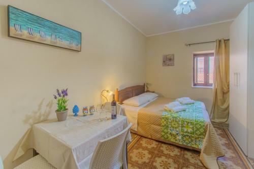 Domus Aurea Apartment Cefal�