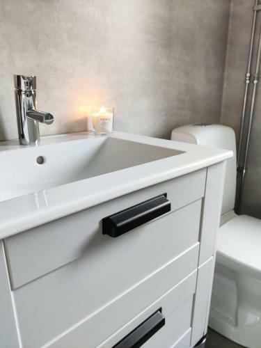Newly Built Cottage With Spa Bath And Shared Pool