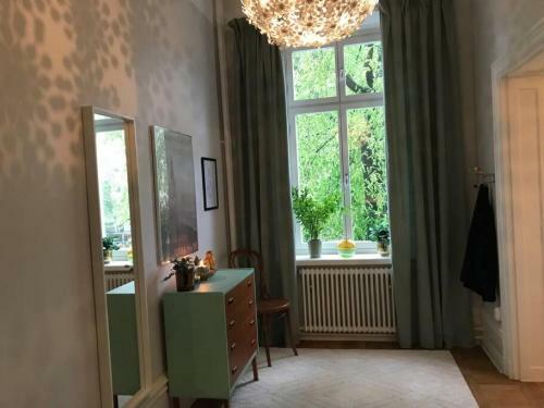 Artistic And Light 2 Room Apartment In Sofo 65sqm