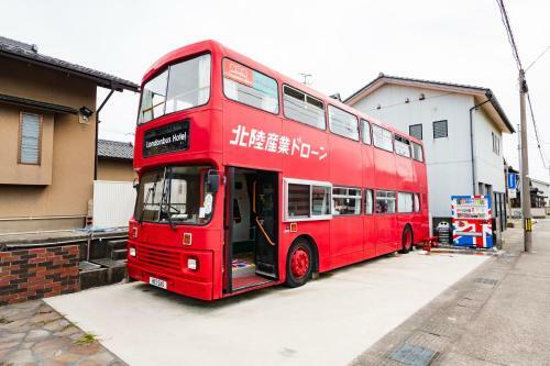 Londonbushotel & Wooddy