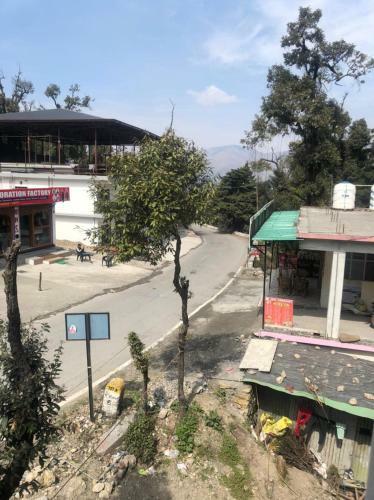 Hotel Pinewood Valley, Mussoorie