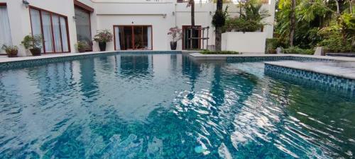 Cast Away Villa's Winson