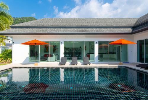 Contemporary 3 Bedrooms Stylish Pool Villa