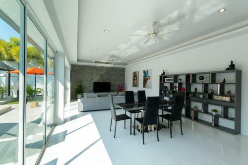 Contemporary 3 Bedrooms Stylish Pool Villa