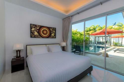 Contemporary 3 Bedrooms Stylish Pool Villa
