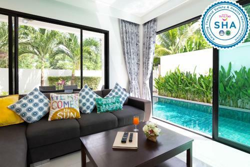 Villa White Pool