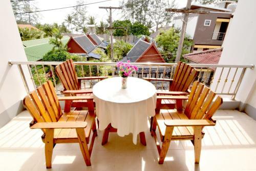Hotel Deng's Kamala Beach Guesthouse