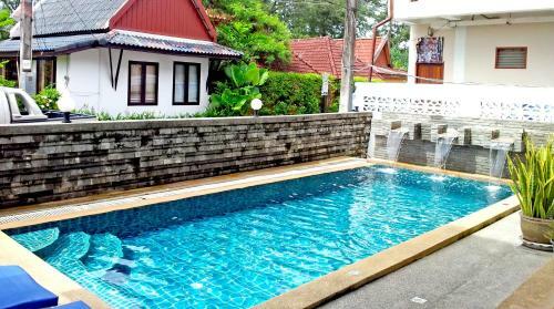 Hotel Deng's Kamala Beach Guesthouse