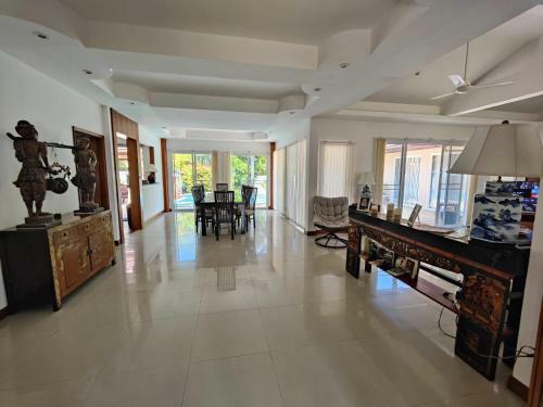 Sea Breeze Villa