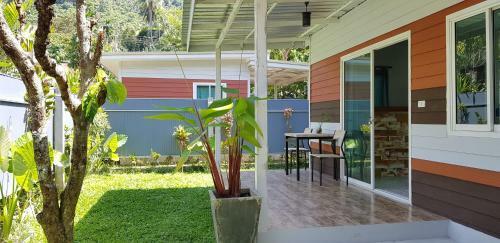 Baan Hinlad Home And Hostel