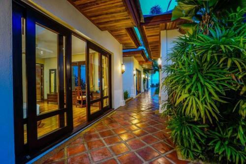 3 Bedroom Beachfront Villa Rose