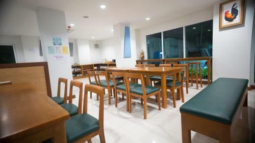 The Willing Hotel And Residence