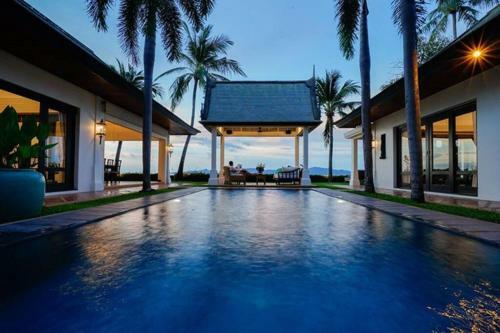 5 Bedroom Beachfront Villa Champion