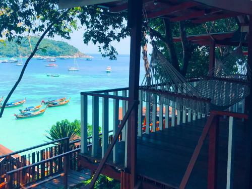Hotel Chareena Hill Beach Resort