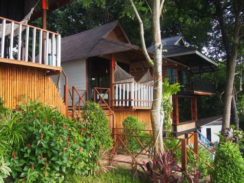 Hotel Chareena Hill Beach Resort
