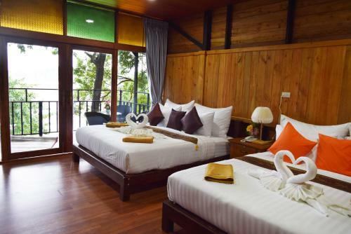 Hotel Chareena Hill Beach Resort
