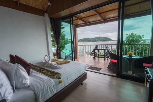 Hotel Chareena Hill Beach Resort