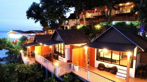 Hotel Chareena Hill Beach Resort