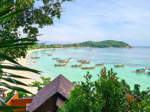 Hotel Chareena Hill Beach Resort