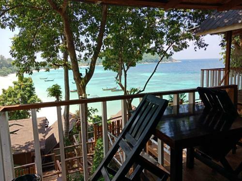 Hotel Chareena Hill Beach Resort