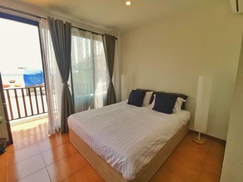 Sunrise Beach House: Private House