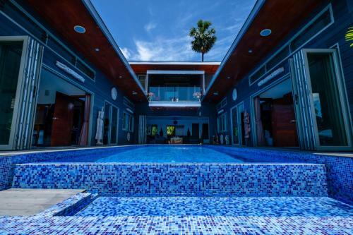 Stunning Villa With Ocean Views And Free Car