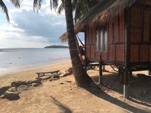 Hotel Castaway Beach Bungalows