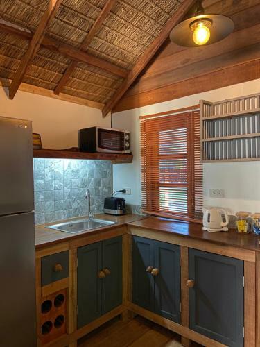 Hotel Castaway Beach Bungalows