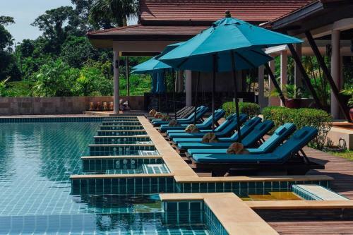 Heavenly Beachside Duplex - Infinity Pool