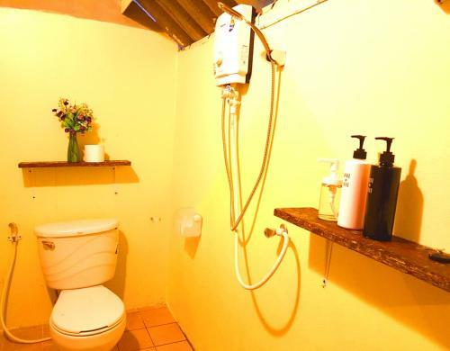 Hostal ?bay Yard Hut