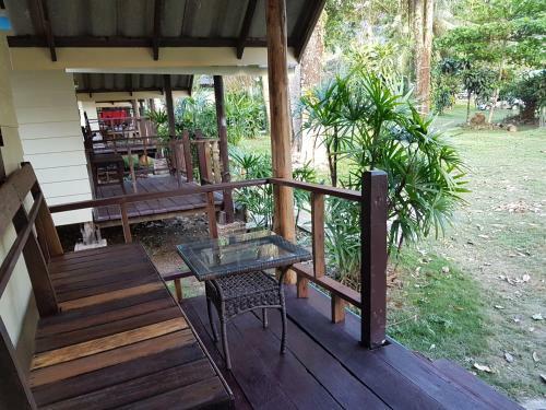 Hostal ?bay Yard Hut