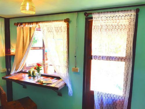 Hostal ?bay Yard Hut