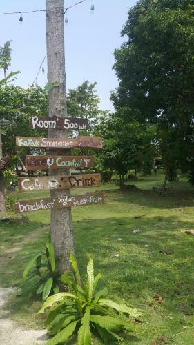Hostal ?bay Yard Hut