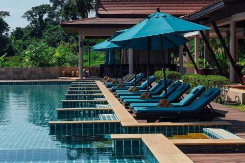 Tropical Beachside Villa - Infinity Pool