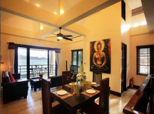 3 Bedroom Seafront Villa Island View