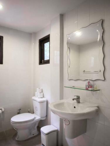 3 Bedroom Seafront Villa Island View