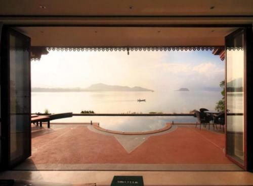 5 Bedroom Seafront Villa Phanghan