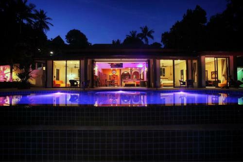 5 Bedroom Seafront Villa Phanghan