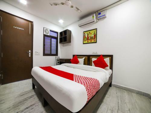 Oyo 76282 Hotel 7s