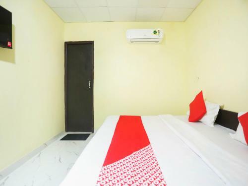 Collection O O 76442 Hotel Surya Plus