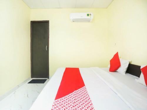 Collection O O 76442 Hotel Surya Plus
