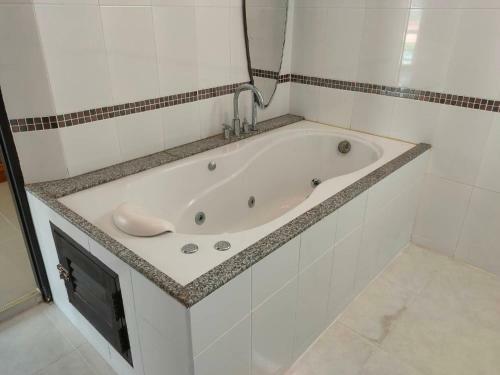 3bd Pool Villa Pattaya With Bathtub - Villa D