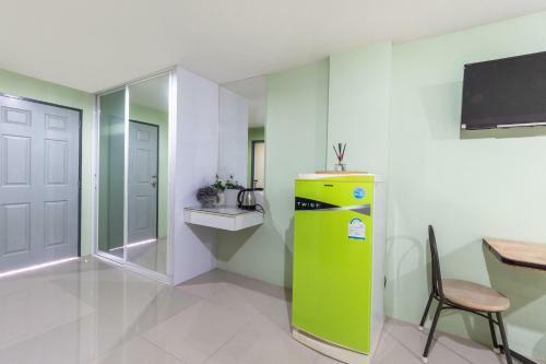 Hotel Oyo 75363 V Place Apartment
