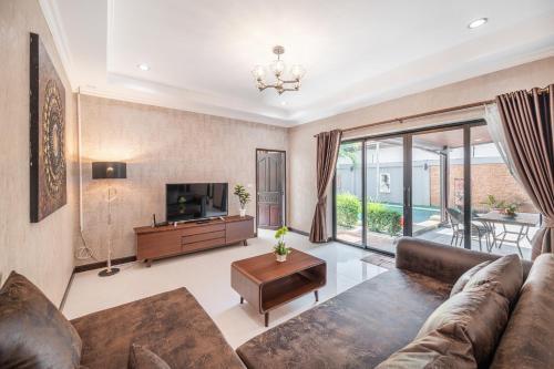 Luxury 3 Bhk Villa 200m From The Beach