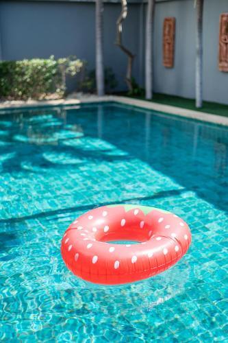 Luxury 3 Bhk Villa 200m From The Beach