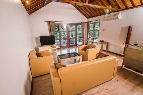 Puri Saron Hotel Madangan - Gianyar