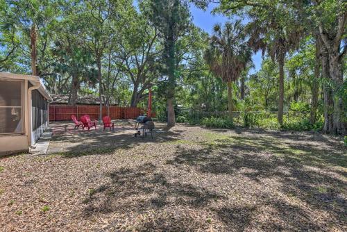 Inviting Bradenton Escape With Tropical Yard!