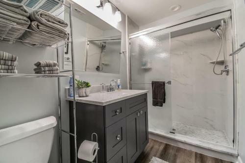 Downtown Dunedin Bb - Rustic Cabin With Pool