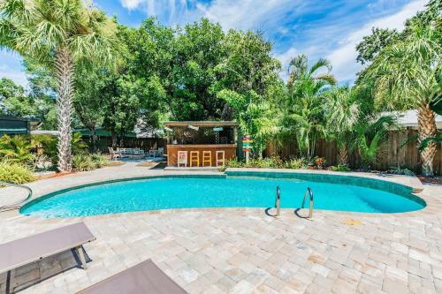 Downtown Dunedin Bb - Rustic Cabin With Pool